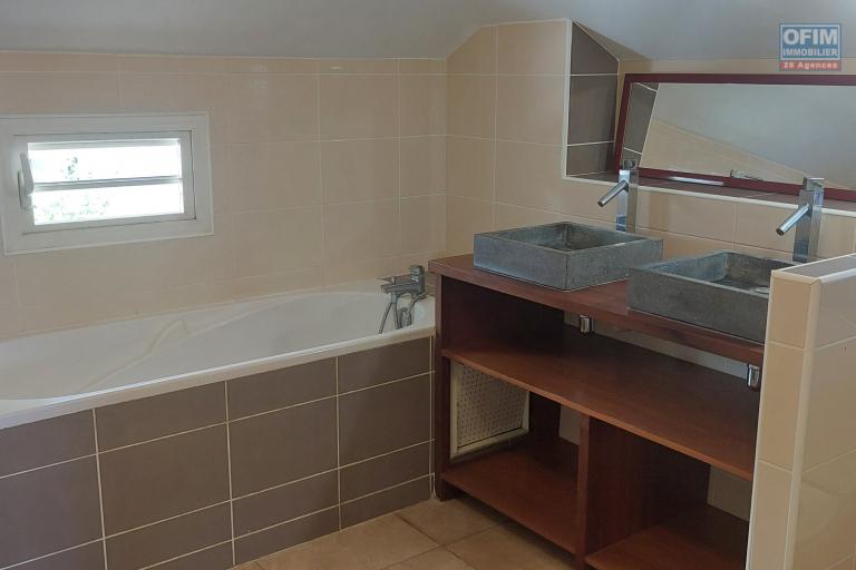 A louer appartement  T4 avec vue mer  à St Leu Portail