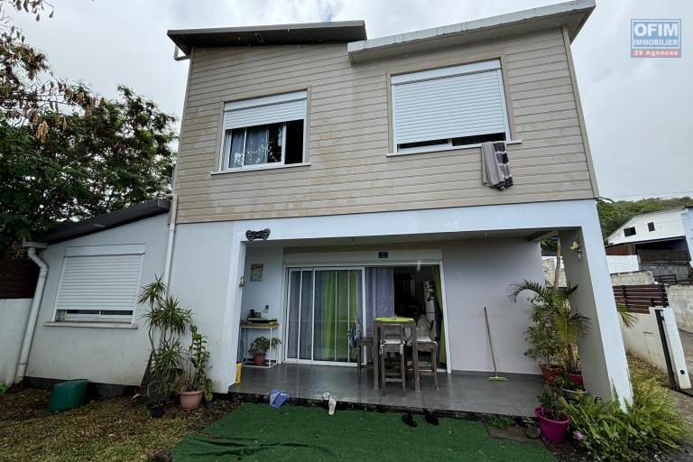 A VENDRE VILLA T4 en R +1 à Saint-Leu