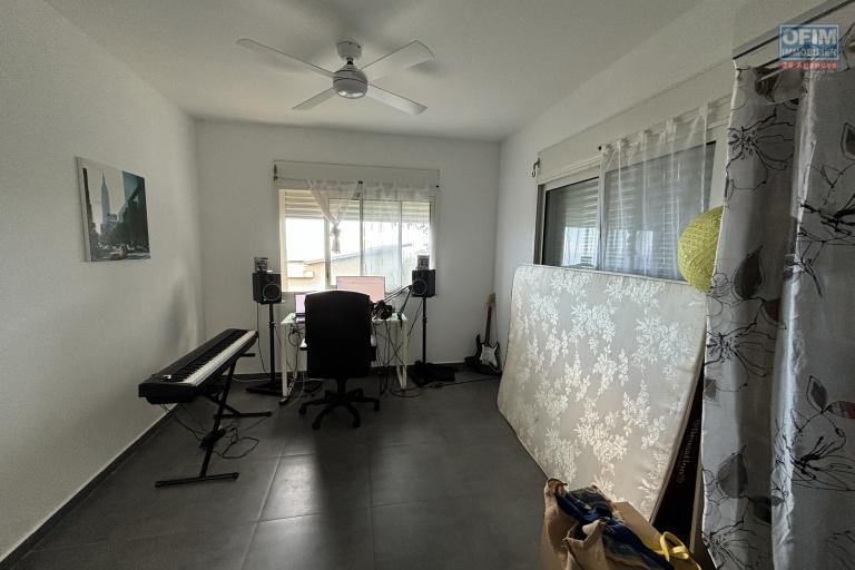 A VENDRE VILLA T4 en R +1 à Saint-Leu