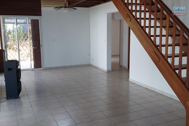A louer à Saint Joseph secteur de Manapany les Bains villa F5 avec piscine dans un lotissement calme - A-louer-villa-F4