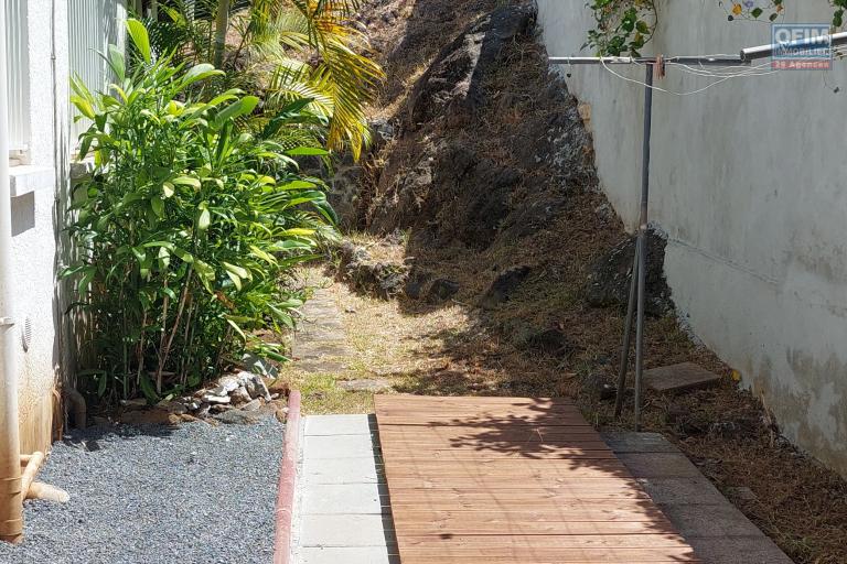 A louer à Saint Joseph secteur de Manapany les Bains villa F5 avec piscine dans un lotissement calme