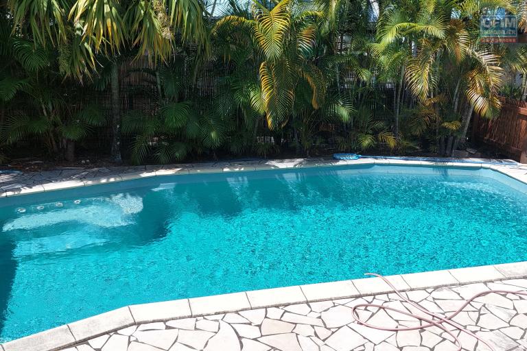 A louer à Saint Joseph secteur de Manapany les Bains villa F5 avec piscine dans un lotissement calme