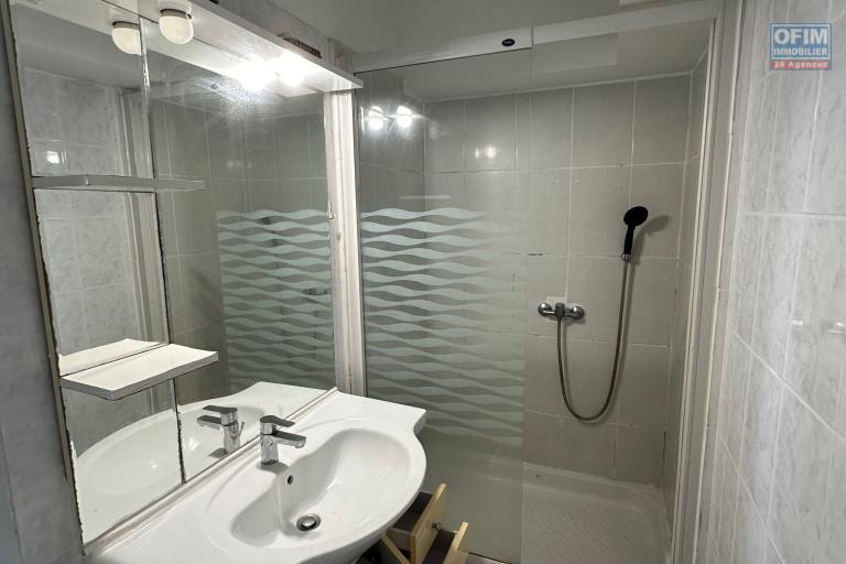 A louer au RDC un bel Appartement de type F2 dans Résidence sécurisée à Cambuston