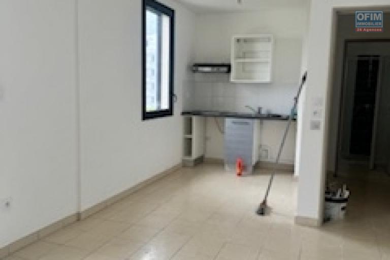 A louer bel appartement de type F1 sur la résidence BOIS DE SENTEUR à Sainte Clotilde.