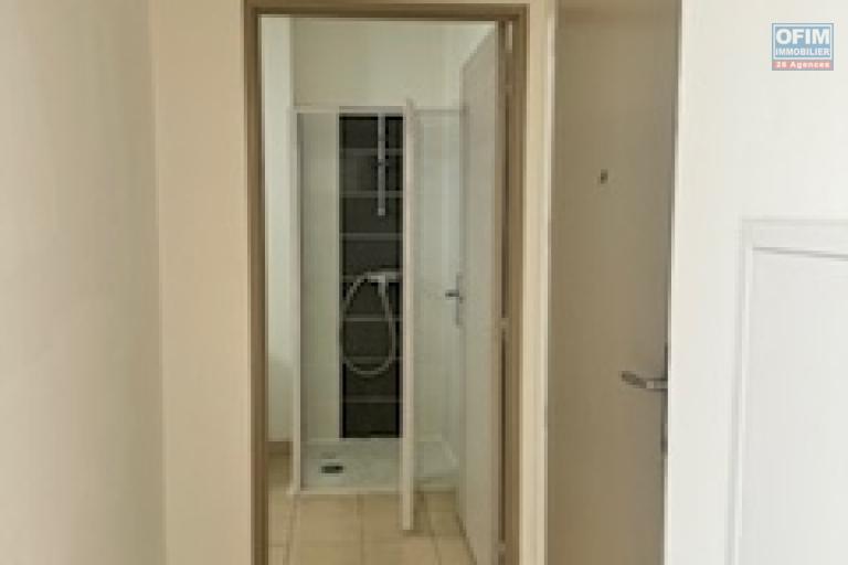 A louer bel appartement de type F1 sur la résidence BOIS DE SENTEUR à Sainte Clotilde.