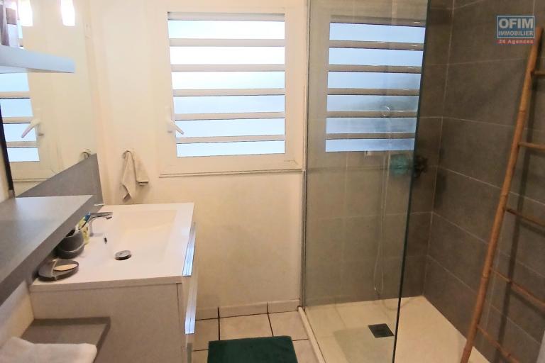 A VENDRE Maison à étage de type F4 avec PISCINE sur LE PORT