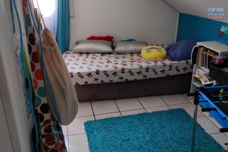 A VENDRE Maison à étage de type F4 avec PISCINE sur LE PORT