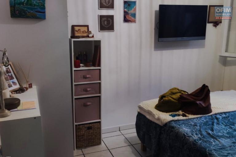 A VENDRE Maison à étage de type F4 avec PISCINE sur LE PORT