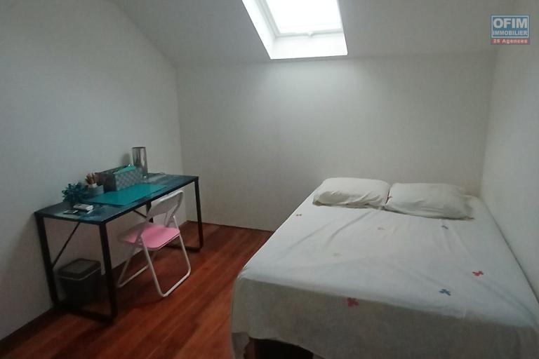 A VENDRE Maison à étage de type F4 avec PISCINE sur LE PORT