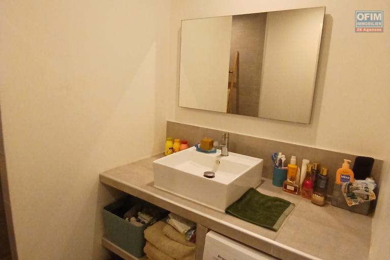 A VENDRE Maison à étage de type F4 avec PISCINE sur LE PORT
