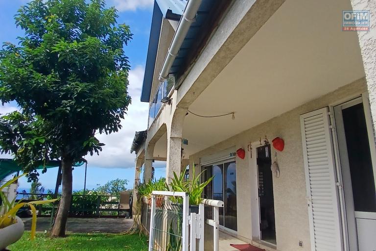 A VENDRE// Spacieuse villa à étage sur un terrain de 506 M2 piscinable à Saint-Paul