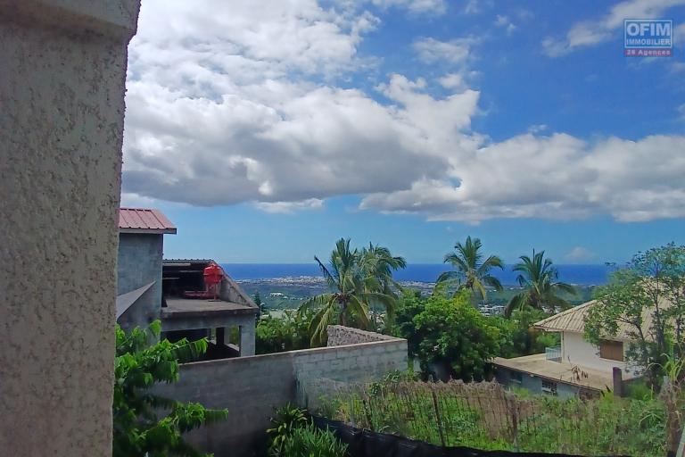 A VENDRE// Spacieuse villa à étage sur un terrain de 506 M2 piscinable à Saint-Paul