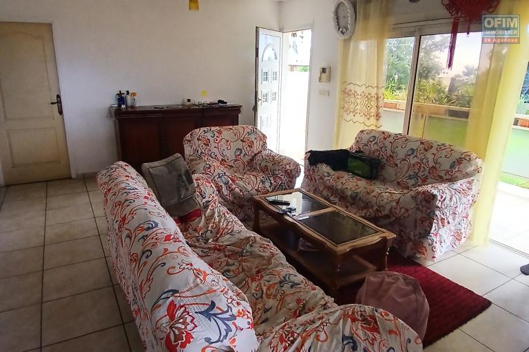 A VENDRE// Spacieuse villa à étage sur un terrain de 506 M2 piscinable à Saint-Paul