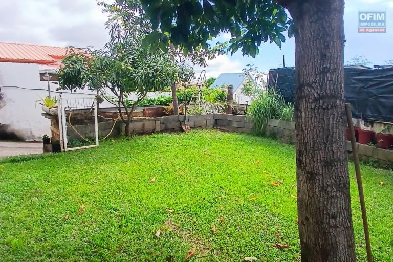 A VENDRE// Spacieuse villa à étage sur un terrain de 506 M2 piscinable à Saint-Paul
