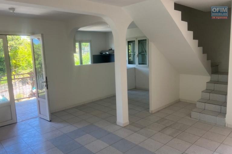 A louer appartement de type F3/4 avec garage très proche du centre ville.