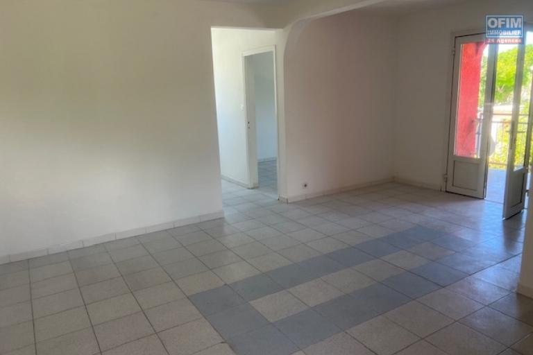 A louer appartement de type F3/4 avec garage très proche du centre ville.