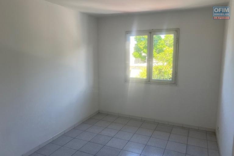 A louer appartement de type F3/4 avec garage très proche du centre ville.