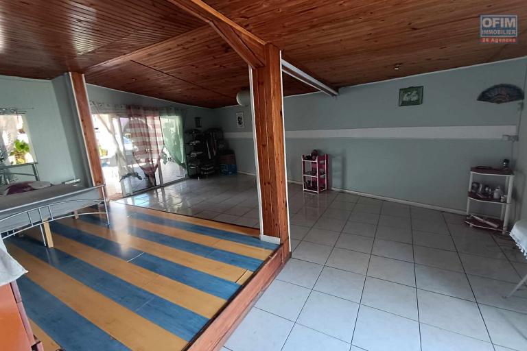Maison T3 de 125 m2 bâtie sur un terrain de 300 m2 avec superbe vue montagne  Le Gol  St Louis