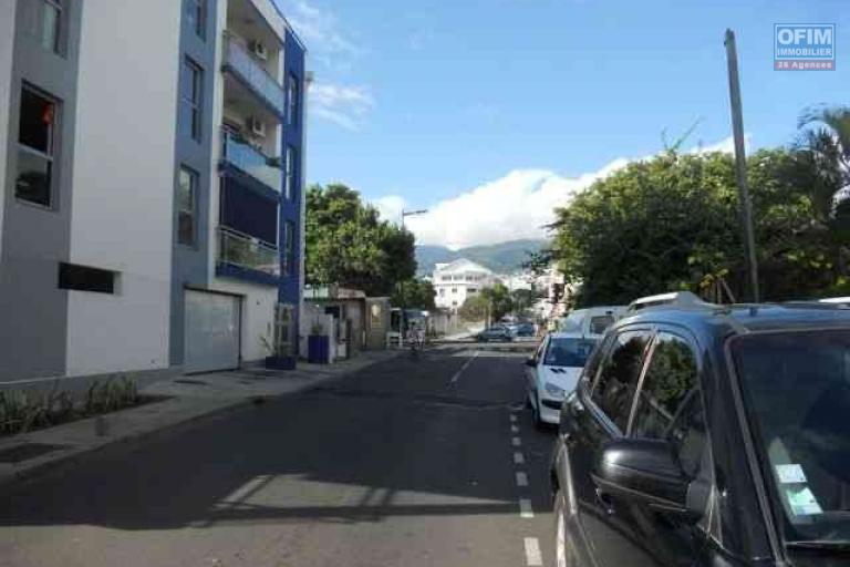 A vendre ce bel appartement de type F3 sur la rue Lory les bas résidence ANTINEA à Sainte Clotilde.