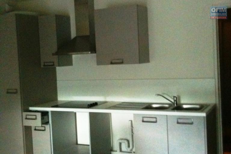 A vendre ce bel appartement de type F3 sur la rue Lory les bas résidence ANTINEA à Sainte Clotilde.