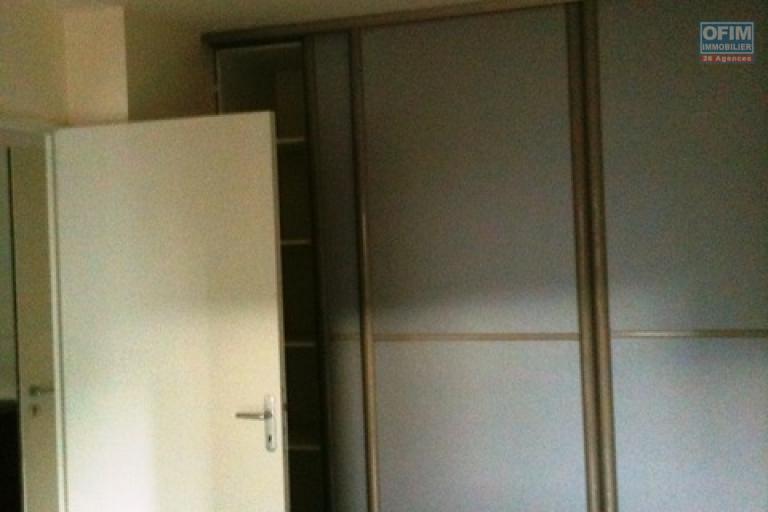 A vendre ce bel appartement de type F3 sur la rue Lory les bas résidence ANTINEA à Sainte Clotilde.