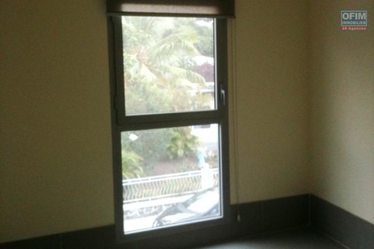 A vendre ce bel appartement de type F3 sur la rue Lory les bas résidence ANTINEA à Sainte Clotilde.