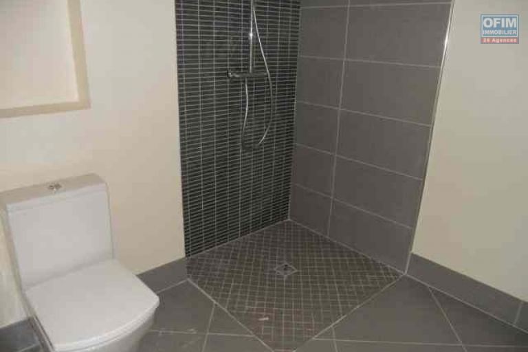A vendre ce bel appartement de type F3 sur la rue Lory les bas résidence ANTINEA à Sainte Clotilde.