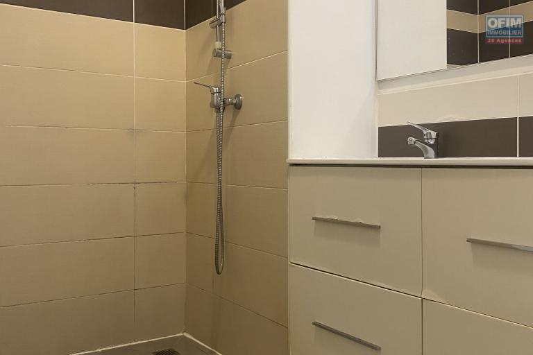 Vend bel appartement spacieux et lumineux au centre ville de la Possession.