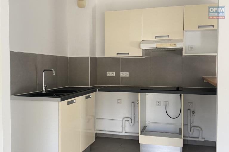 Vend bel appartement spacieux et lumineux au centre ville de la Possession.