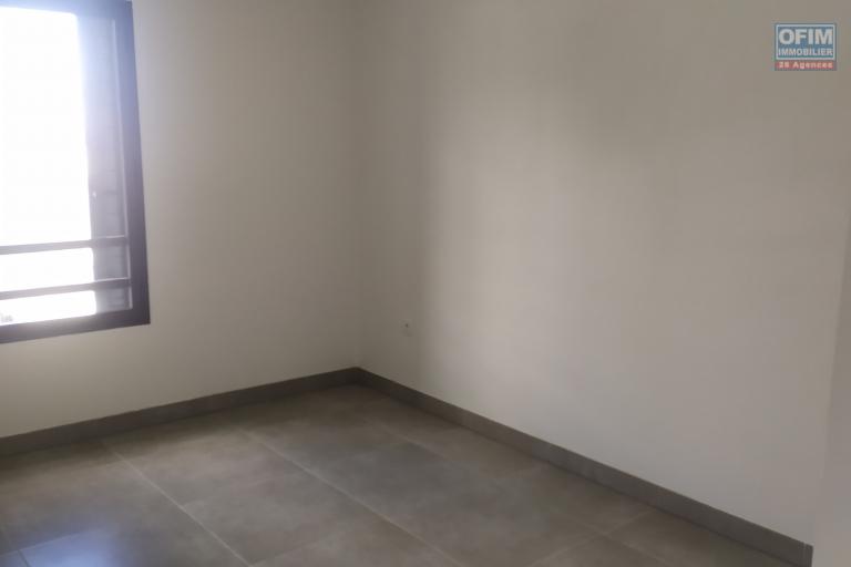 A LOUER APPARTEMENT F4 DE 79.91 M2 DE SURFACE HABITABLE DANS UNE RESIDENCE RECENTE A LA SALINE LES HAUTS