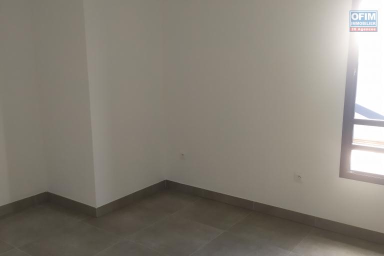 A LOUER APPARTEMENT F4 DE 79.91 M2 DE SURFACE HABITABLE DANS UNE RESIDENCE RECENTE A LA SALINE LES HAUTS