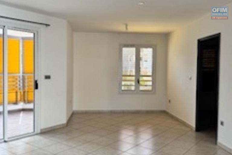 A louer ce beau F3 d'une surface de 63.62m2 sur la résidence JOSEPH à Sainte Clotilde.