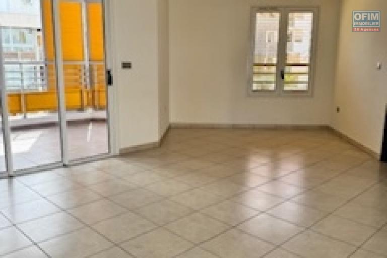 A louer ce beau F3 d'une surface de 63.62m2 sur la résidence JOSEPH à Sainte Clotilde.