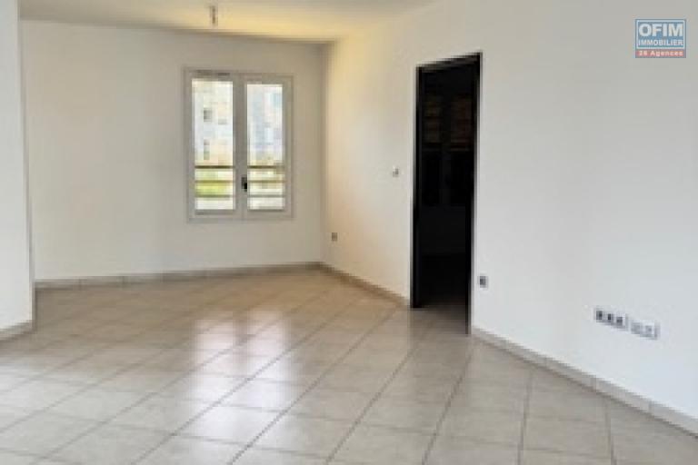 A louer ce beau F3 d'une surface de 63.62m2 sur la résidence JOSEPH à Sainte Clotilde.