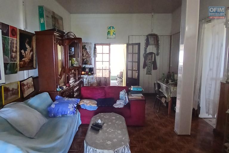 A VENDRE Maison de type  F4 sur 753 M2 de terrain avec vue MER à Sainte-Marie