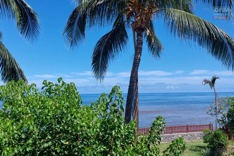 A louer à Saint Leu  appartement T3 en triplex, en rez de jardin ,  avec vue mer