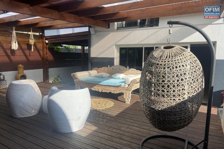 À vendre : Superbe villa T7 de 325 m² entièrement rénovée au cœur du Tampon. Idéal location saisonnière
