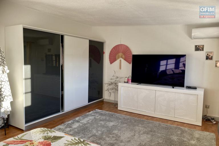 À vendre : Superbe villa T7 de 325 m² entièrement rénovée au cœur du Tampon. Idéal location saisonnière