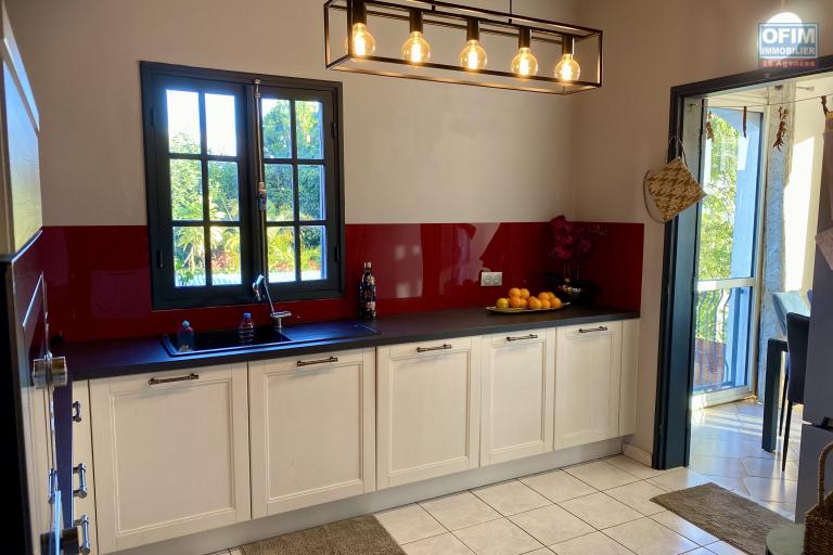 À vendre : Superbe villa T7 de 325 m² entièrement rénovée au cœur du Tampon. Idéal location saisonnière