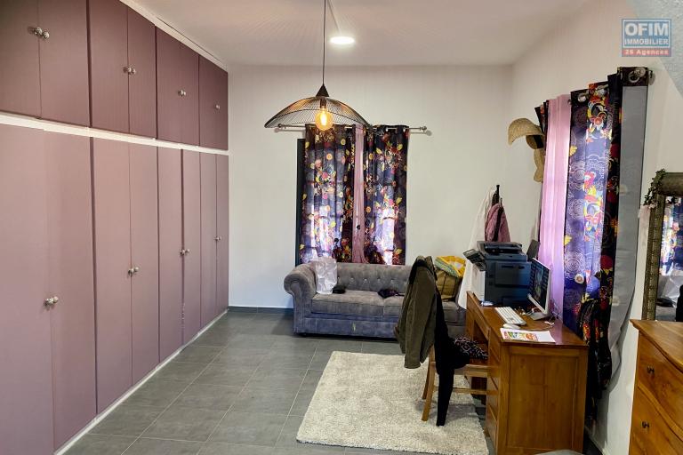 À vendre : Superbe villa T7 de 325 m² entièrement rénovée au cœur du Tampon. Idéal location saisonnière
