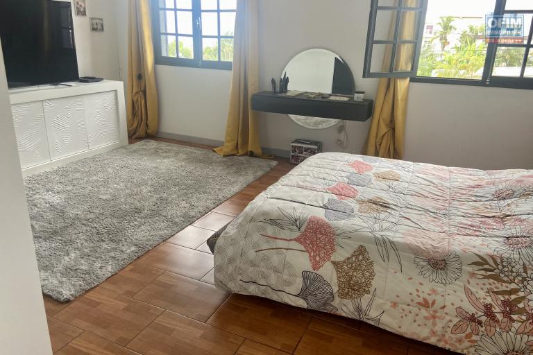 À vendre : Superbe villa T7 de 325 m² entièrement rénovée au cœur du Tampon. Idéal location saisonnière