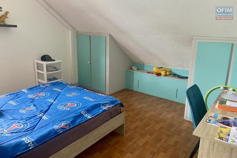 À vendre : Superbe villa T7 de 325 m² entièrement rénovée au cœur du Tampon. Idéal location saisonnière