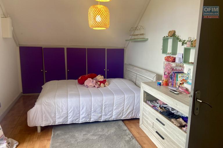 À vendre : Superbe villa T7 de 325 m² entièrement rénovée au cœur du Tampon. Idéal location saisonnière