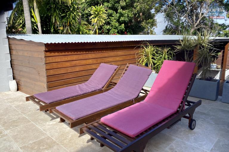 &Agrave; vendre : EXCEPTIONNELLE ! Somptueuse villa T10 de 325 m&sup2; sur un terrain d'environ 599 m&sup2; enti&egrave;rement r&eacute;nov&eacute;e au c&oelig;ur du Tampon.