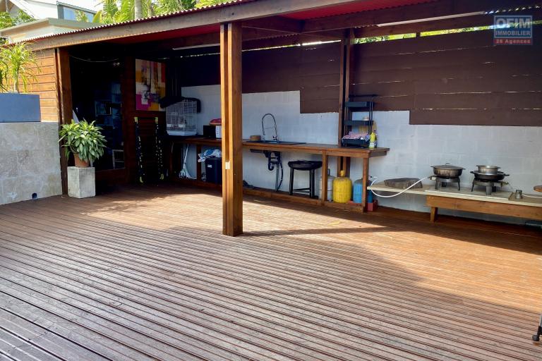 À vendre : Superbe villa T7 de 325 m² entièrement rénovée au cœur du Tampon. Idéal location saisonnière