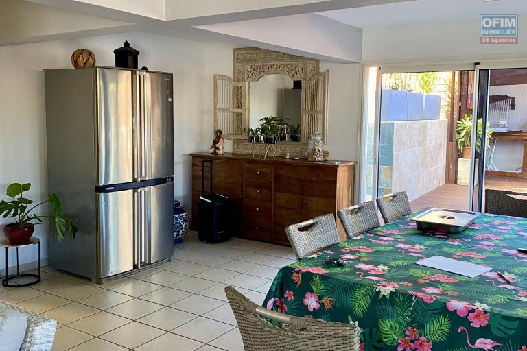À vendre : Superbe villa T7 de 325 m² entièrement rénovée au cœur du Tampon. Idéal location saisonnière