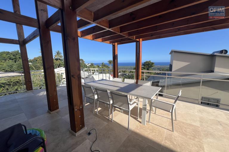 Grande maison de 2023 F4 (RDC) + bas de maison (RDJ) avec piscine, vues mer et montagne imprenables.