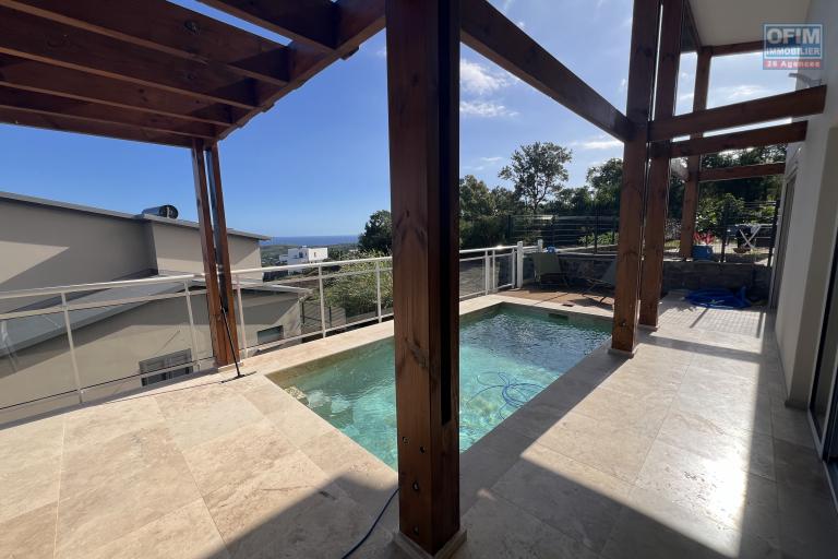Grande maison de 2023 F4 (RDC) + bas de maison (RDJ) avec piscine, vues mer et montagne imprenables.