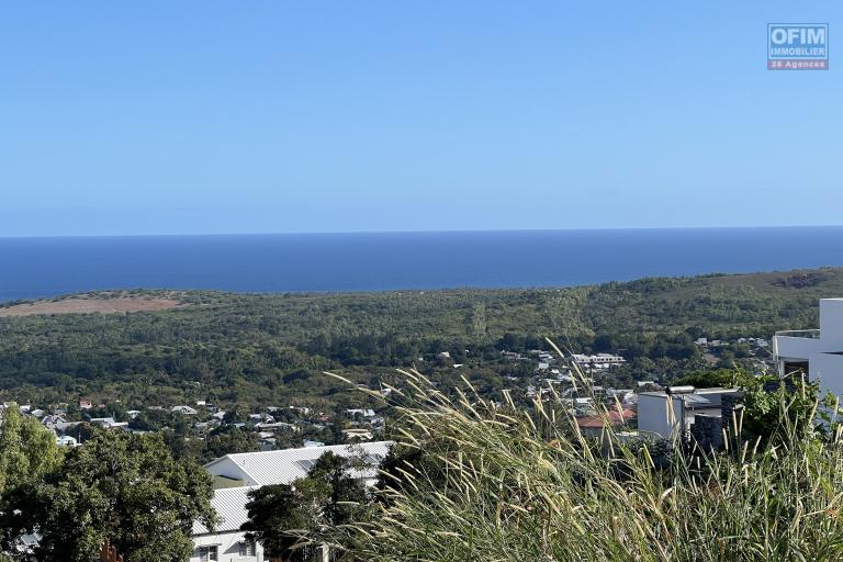 Grande maison de 2023 F4 (RDC) + bas de maison (RDJ) avec piscine, vues mer et montagne imprenables.