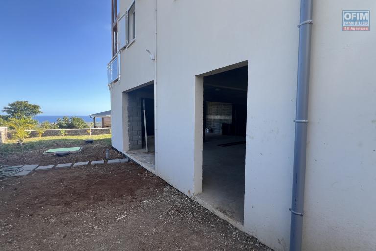 Grande maison de 2023 F4 (RDC) + bas de maison (RDJ) avec piscine, vues mer et montagne imprenables.